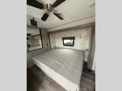 2025 Coachmen Catalina Destination Series 39MKTS photo 7