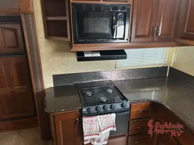 2011 Prime Time Crusader 290RLT photo 22