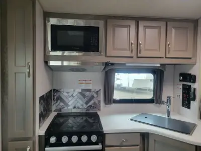 2027 Northwood Mfg ARCTIC FOX 990 photo 11