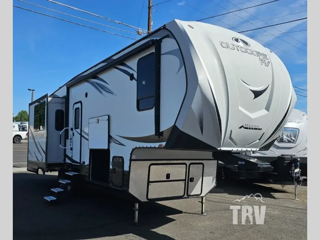 2018 Outdoors Glacier Peak Mountain Series F30RKS exterior