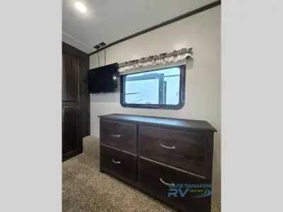 2019 Coachmen Brookstone 310RL photo 23