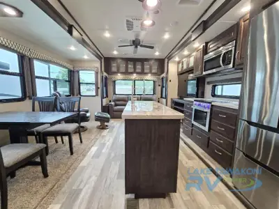 2019 Coachmen Brookstone 310RL photo 6