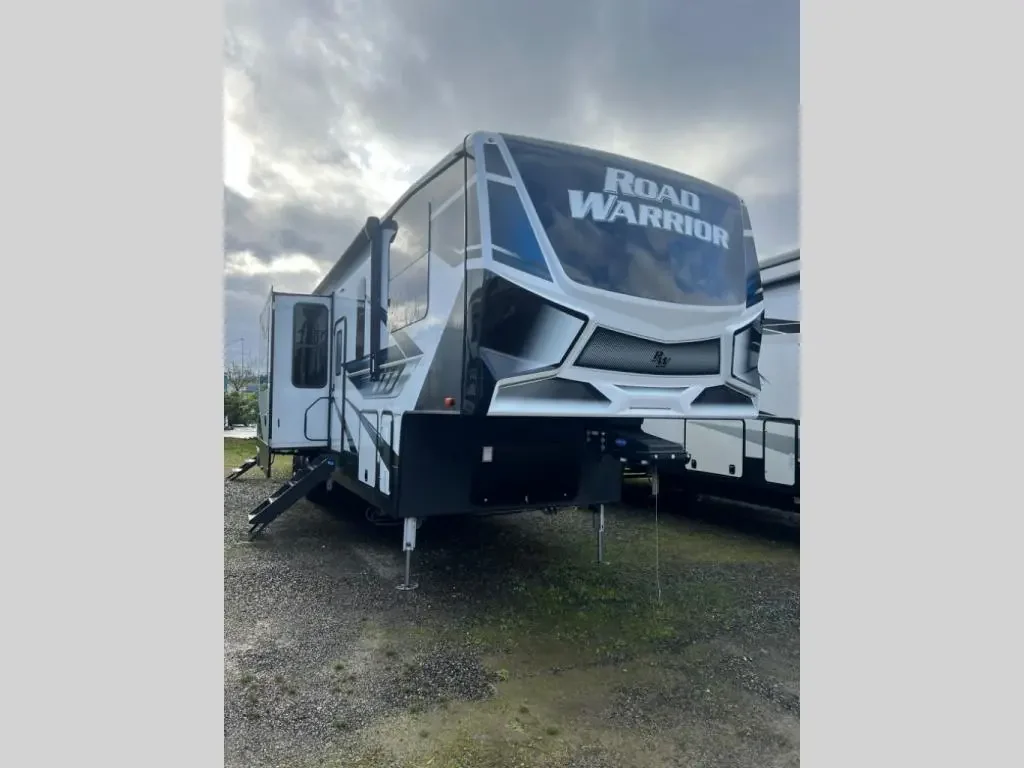2023 Heartland Road Warrior 3965 exterior