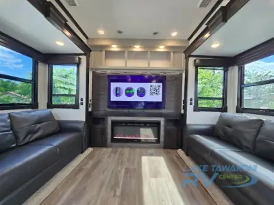 2021 Redwood Redwood 4150RD photo 10
