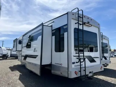 2027 Northwood Mfg ARCTIC FOX EDGE 365VS photo 3