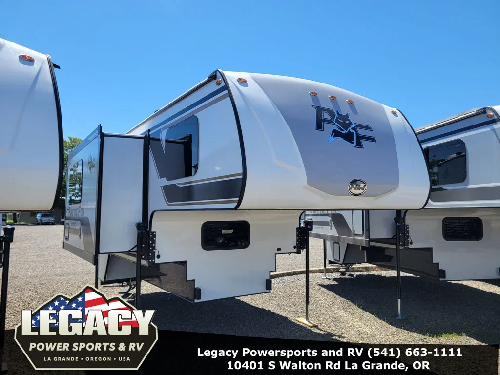 2027 Northwood Mfg ARCTIC FOX 990 exterior
