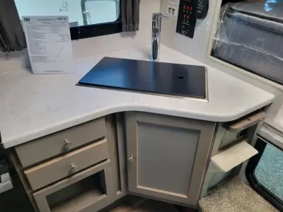 2027 Northwood Mfg ARCTIC FOX 990 photo 8