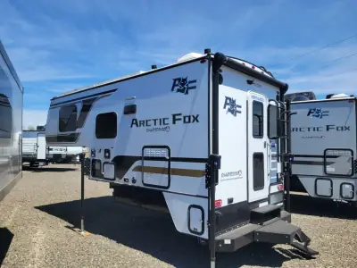 2027 Northwood Mfg ARCTIC FOX 990 photo 3