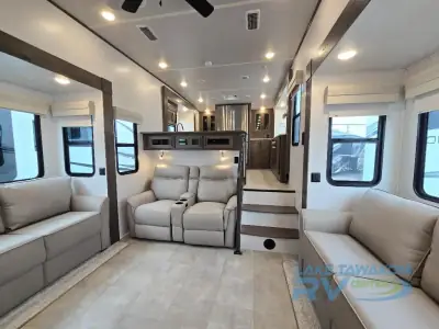 2022 Palomino Columbus C-Series 388FKC photo 7