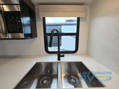 2022 Palomino Columbus C-Series 388FKC photo 12