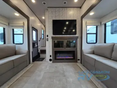 2022 Palomino Columbus C-Series 388FKC photo 15