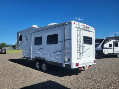2004 Northwood Mfg ARCTIC FOX 27-5L photo 6