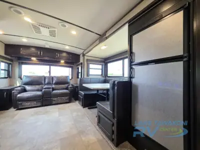 2020 Grand Design Imagine 2500RL photo 10