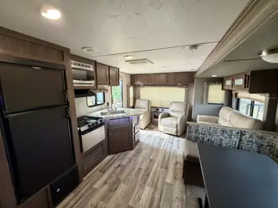 2018 Keystone HIDEOUT 26RLSWE photo 6
