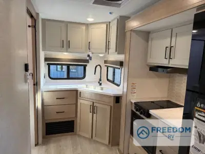 2026 Ember E-Series 22MLQ photo 29