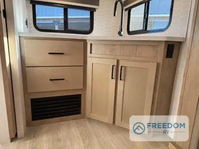 2026 Ember E-Series 22MLQ photo 30