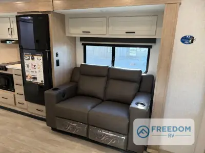 2026 Ember E-Series 22MLQ photo 16