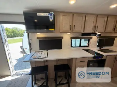 2026 Ember E-Series 21RKE photo 26