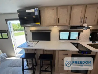 2026 Ember E-Series 21RKE photo 29