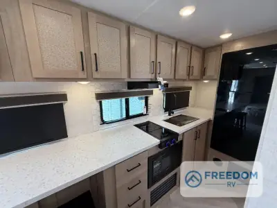 2026 Ember E-Series 21RKE photo 27