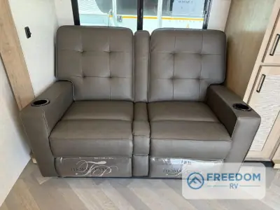 2026 Ember E-Series 21RKE photo 23