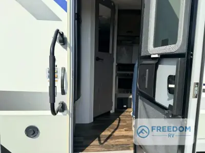 2021 Lance Lance Travel Trailers 1475 photo 11