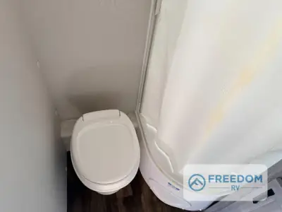 2021 Lance Lance Travel Trailers 1475 photo 16