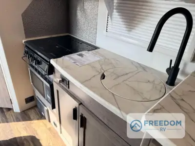 2021 Lance Lance Travel Trailers 1475 photo 25