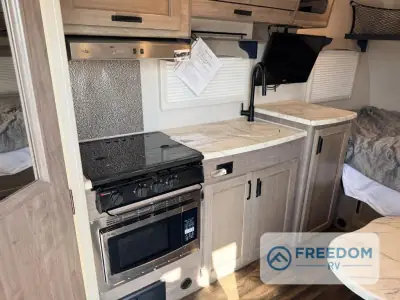 2021 Lance Lance Travel Trailers 1475 photo 19