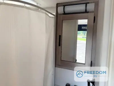2021 Lance Lance Travel Trailers 1475 photo 14