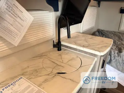 2021 Lance Lance Travel Trailers 1475 photo 23