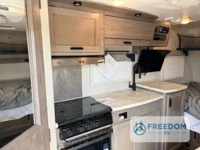 2021 Lance Lance Travel Trailers 1475 photo 20