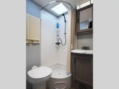 2021 Lance Lance Travel Trailers 1475 photo 6