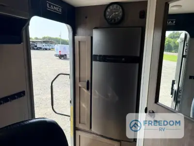 2021 Lance Lance Travel Trailers 1475 photo 12