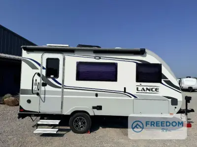 2021 Lance Lance Travel Trailers 1475 photo 3