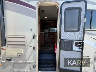 2017 Coachmen Leprechaun 320BH Ford 450 photo 7
