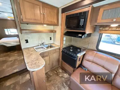 2017 Coachmen Leprechaun 320BH Ford 450 photo 12