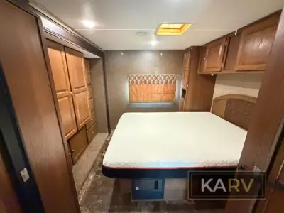 2017 Coachmen Leprechaun 320BH Ford 450 photo 22